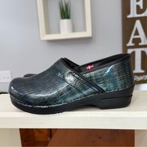Women’s Sz 40/9.5 Sanita Skylar Blue Clogs